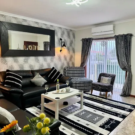 200m - Train Station Barrinha House & Pool بيت للعطل