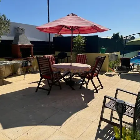 200m - Train Station Barrinha House & Pool Semesterbostad