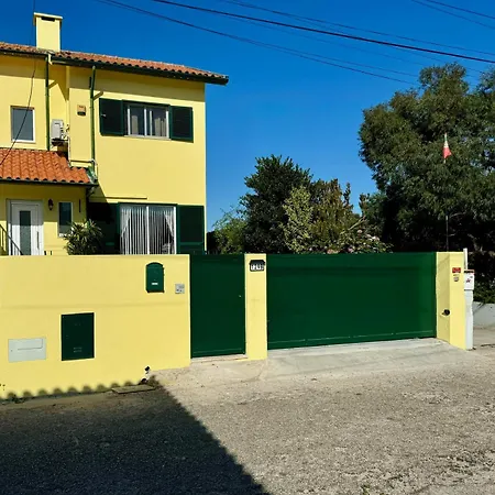 Semesterbostad 200m - Train Station Barrinha House & Pool *
